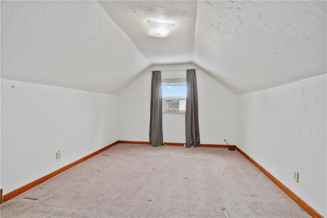 1034 Elwell St, Lincoln Place, PA 15207