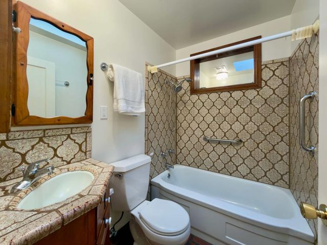 3057 South Court, Palo Alto, CA 94306