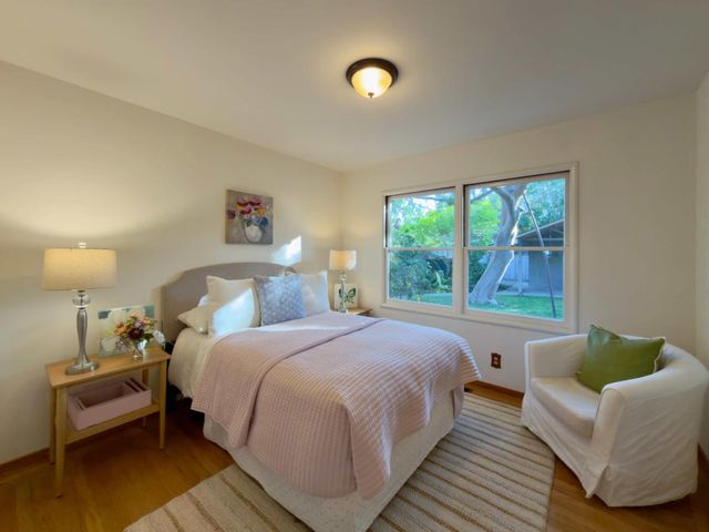 3057 South Court, Palo Alto, CA 94306