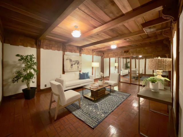 3057 South Court, Palo Alto, CA 94306