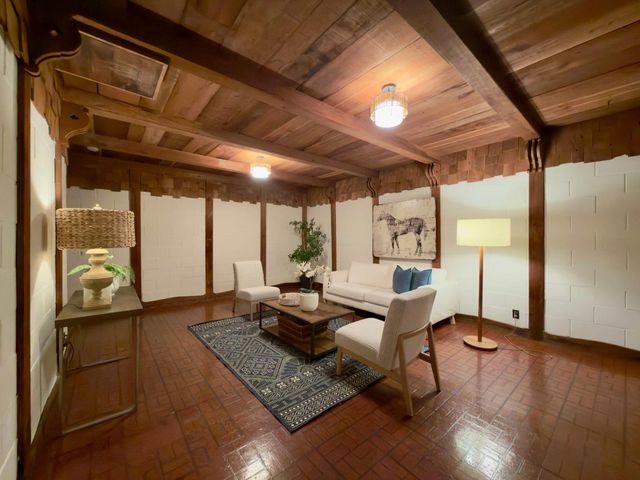 3057 South Court, Palo Alto, CA 94306