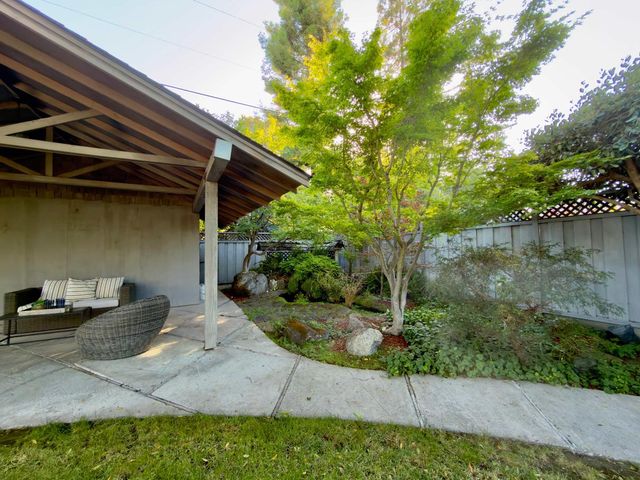 3057 South Court, Palo Alto, CA 94306