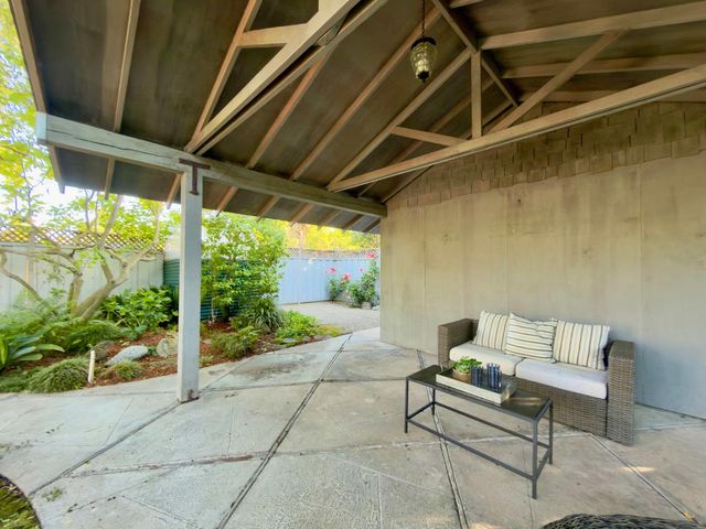 3057 South Court, Palo Alto, CA 94306