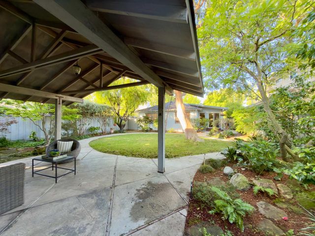 3057 South Court, Palo Alto, CA 94306