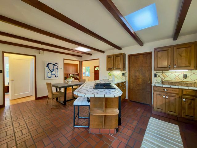 3057 South Court, Palo Alto, CA 94306