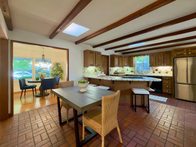 3057 South Court, Palo Alto, CA 94306