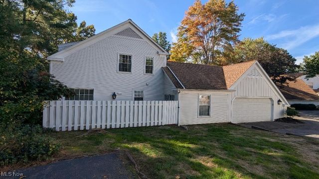 4389 Devonshire Drive, Youngstown, OH 44512