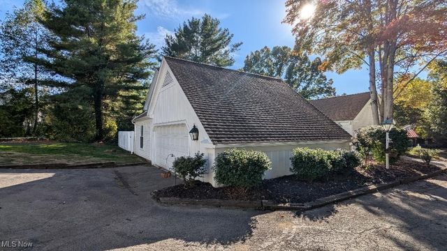 4389 Devonshire Drive, Youngstown, OH 44512