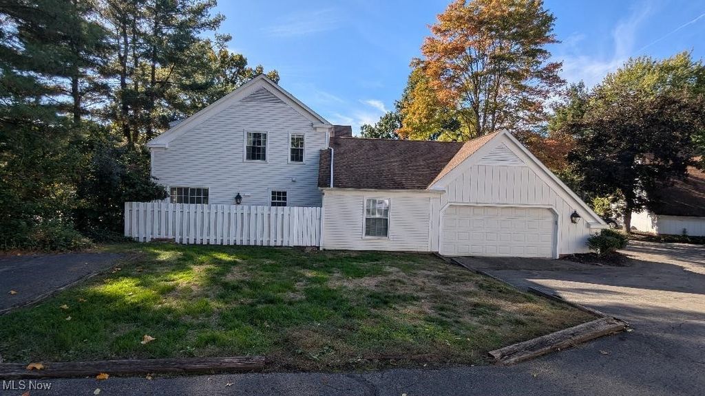 4389 Devonshire Drive, Youngstown, OH 44512