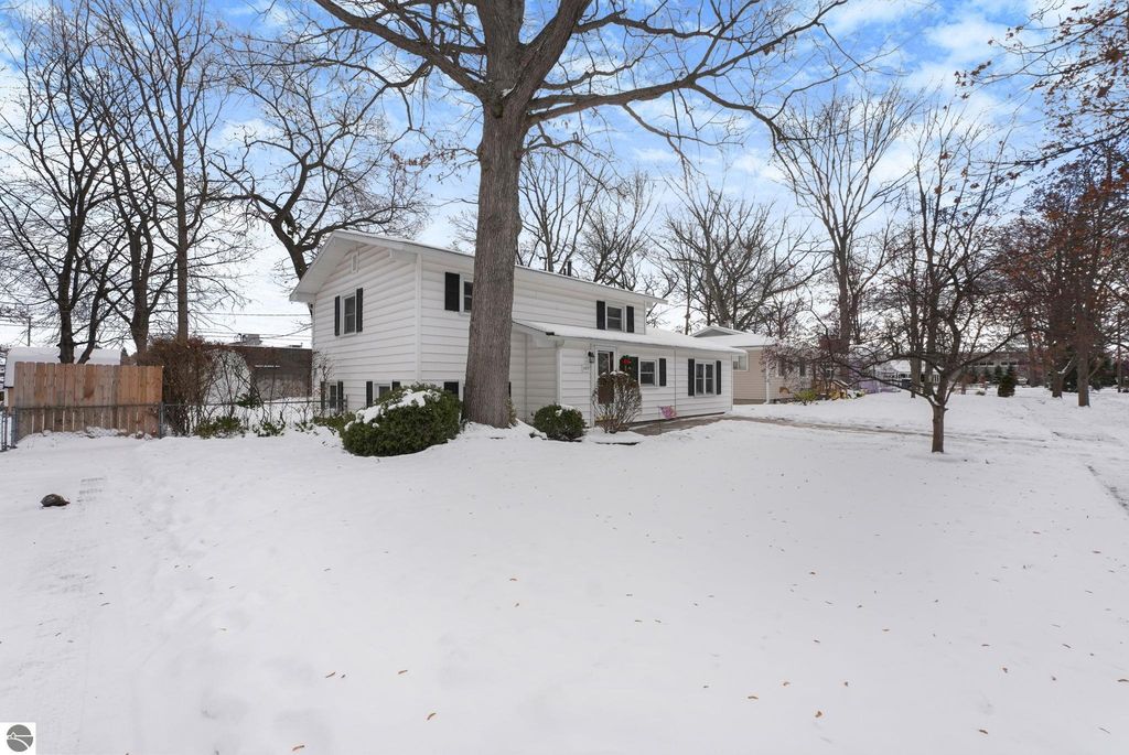 Image 2 of property listing at 1217 Arbutus Court, Traverse City, MI 49686