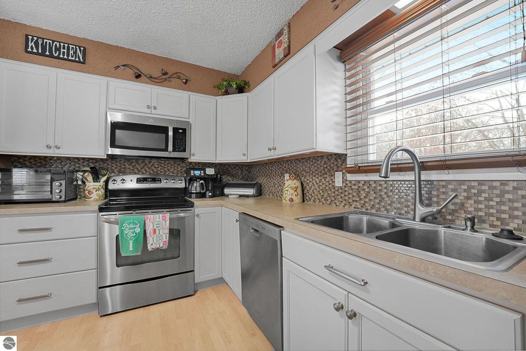 Image 5 of property listing at 1217 Arbutus Court, Traverse City, MI 49686