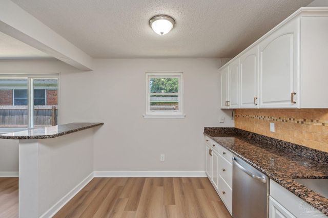 12 Western Dr, Pensacola, FL 32506