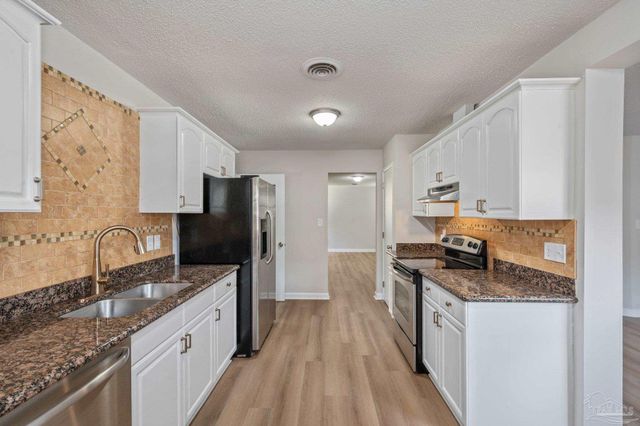 12 Western Dr, Pensacola, FL 32506
