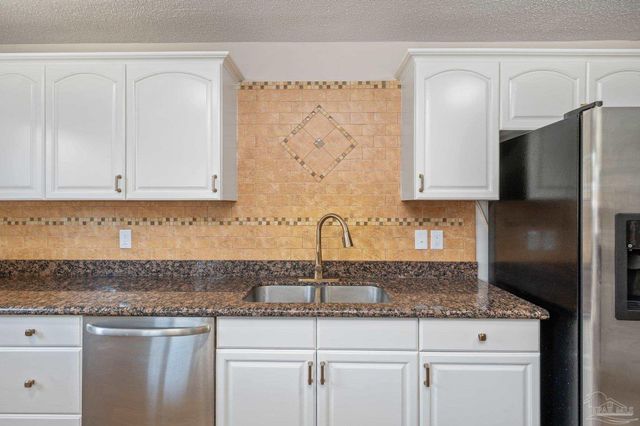 12 Western Dr, Pensacola, FL 32506