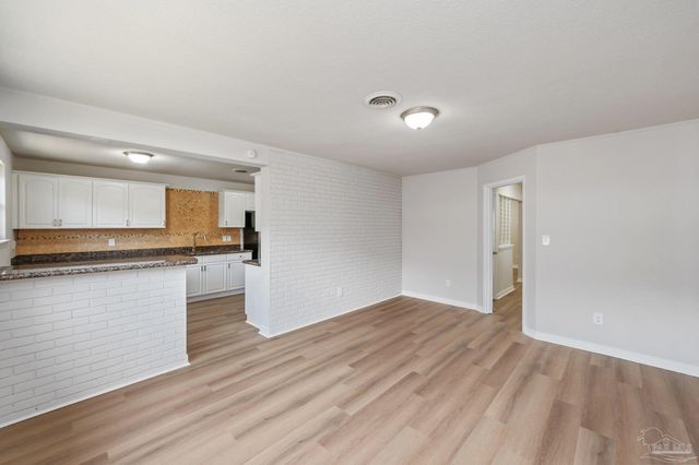 12 Western Dr, Pensacola, FL 32506