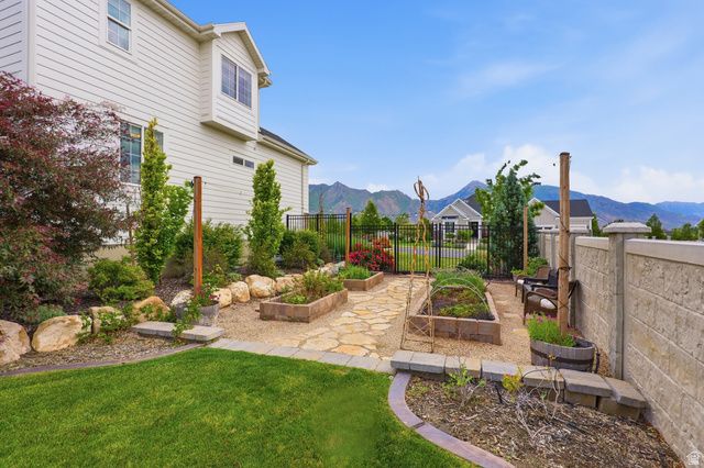 11731 N BROADLEAF HOLLOW LN, Highland, UT 84003