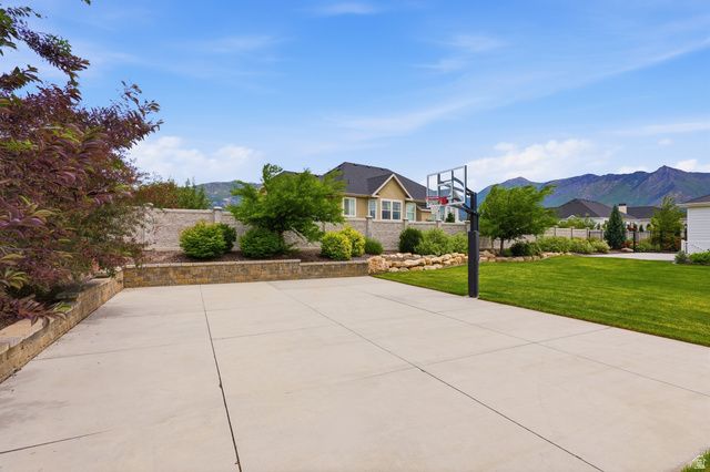 11731 N BROADLEAF HOLLOW LN, Highland, UT 84003