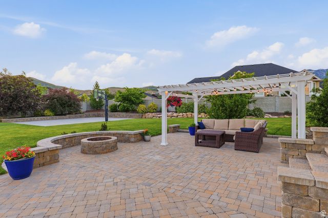 11731 N BROADLEAF HOLLOW LN, Highland, UT 84003