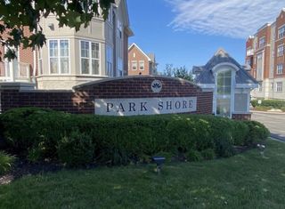 3862 Lake DRIVE #407, Saint Francis, WI 53235