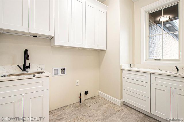 11695 Encore Drive, Utica, MI 48315