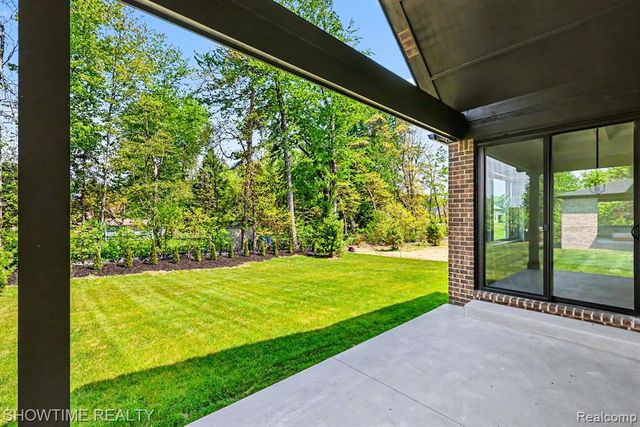 11695 Encore Drive, Utica, MI 48315