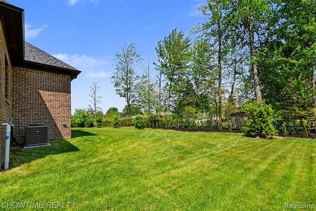 11695 Encore Drive, Utica, MI 48315