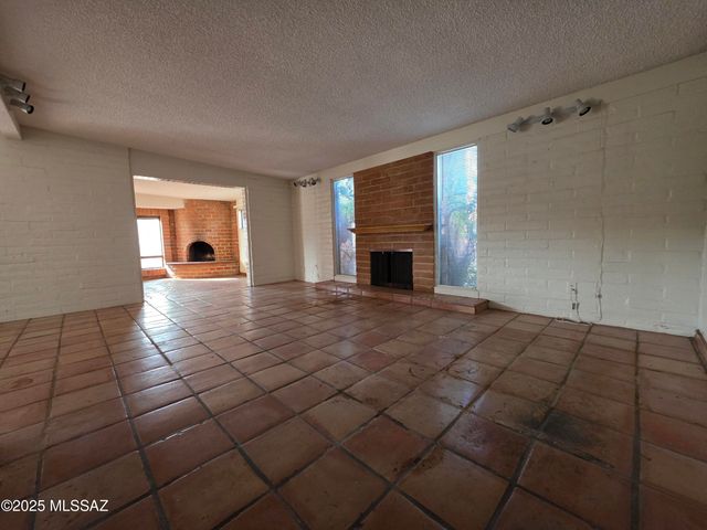 8438 E 5th Street, Tucson, AZ 85710