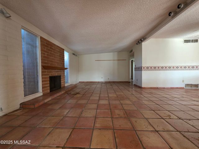 8438 E 5th Street, Tucson, AZ 85710