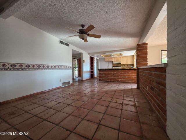 8438 E 5th Street, Tucson, AZ 85710