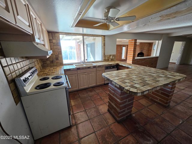 8438 E 5th Street, Tucson, AZ 85710