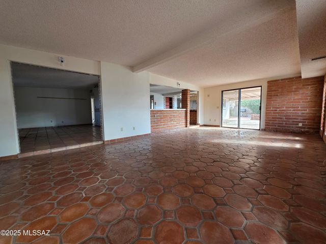 8438 E 5th Street, Tucson, AZ 85710