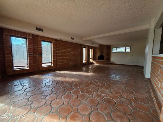 8438 E 5th Street, Tucson, AZ 85710