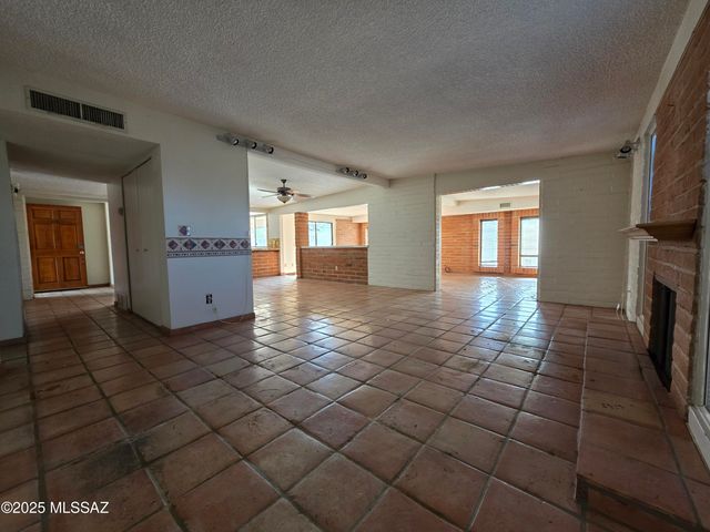 8438 E 5th Street, Tucson, AZ 85710