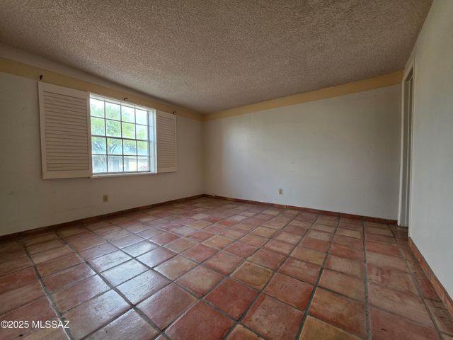 8438 E 5th Street, Tucson, AZ 85710