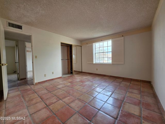 8438 E 5th Street, Tucson, AZ 85710