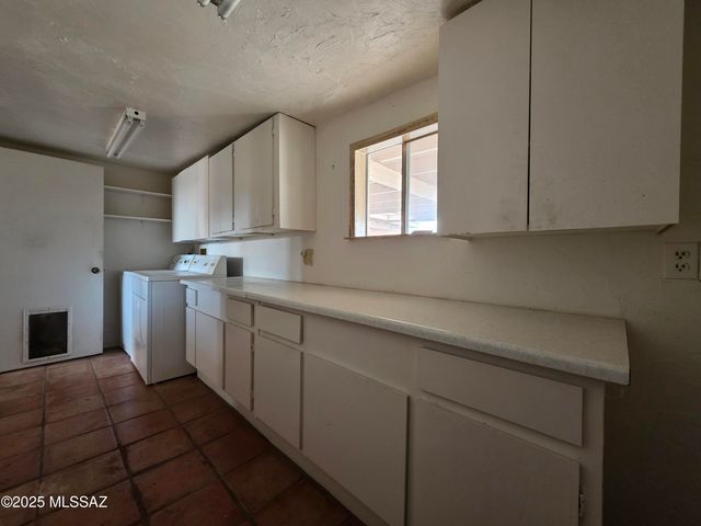 8438 E 5th Street, Tucson, AZ 85710