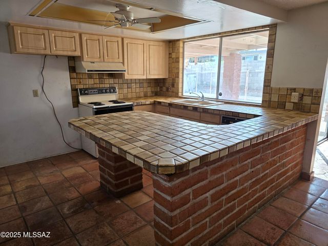 8438 E 5th Street, Tucson, AZ 85710