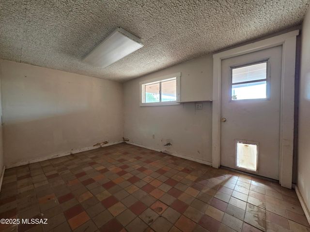 8438 E 5th Street, Tucson, AZ 85710