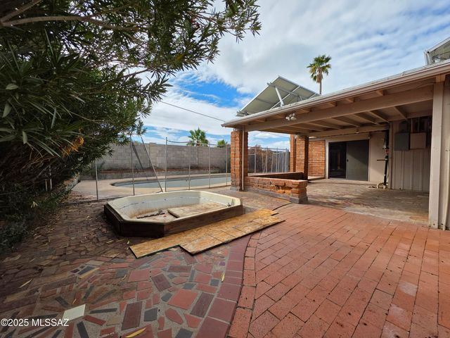 8438 E 5th Street, Tucson, AZ 85710