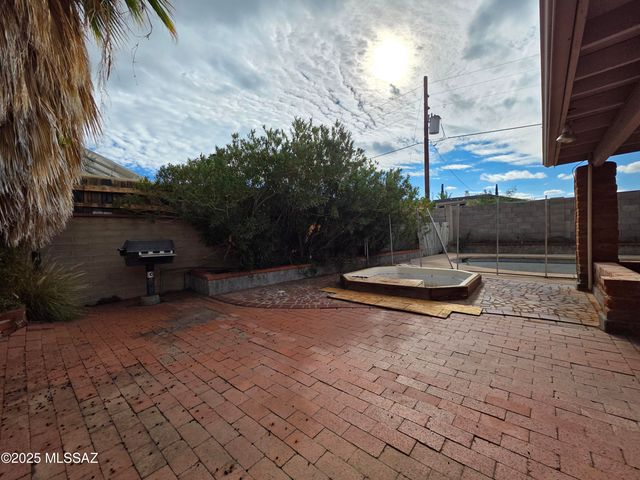 8438 E 5th Street, Tucson, AZ 85710