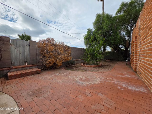 8438 E 5th Street, Tucson, AZ 85710