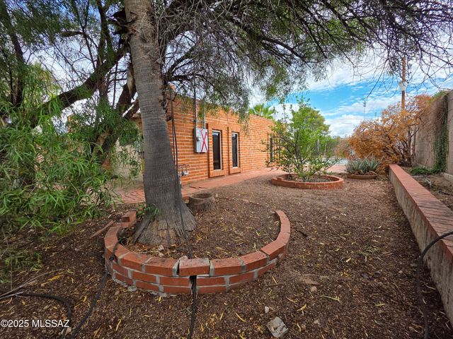 8438 E 5th Street, Tucson, AZ 85710