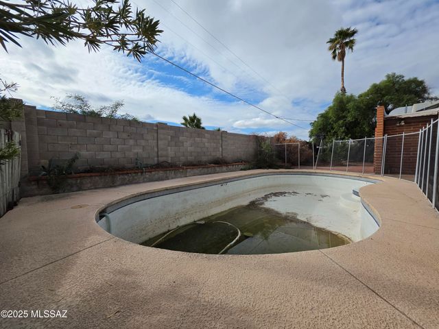 8438 E 5th Street, Tucson, AZ 85710