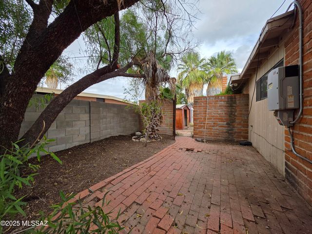 8438 E 5th Street, Tucson, AZ 85710
