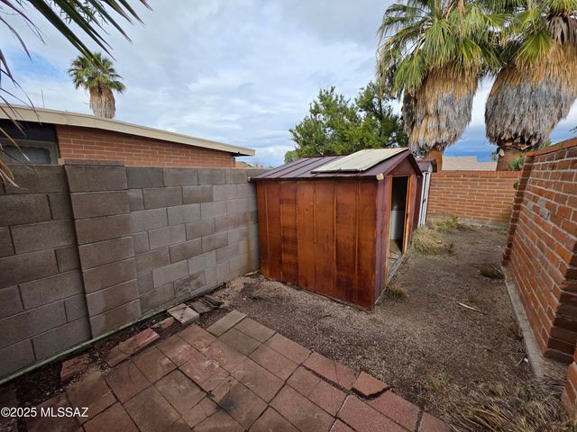 8438 E 5th Street, Tucson, AZ 85710
