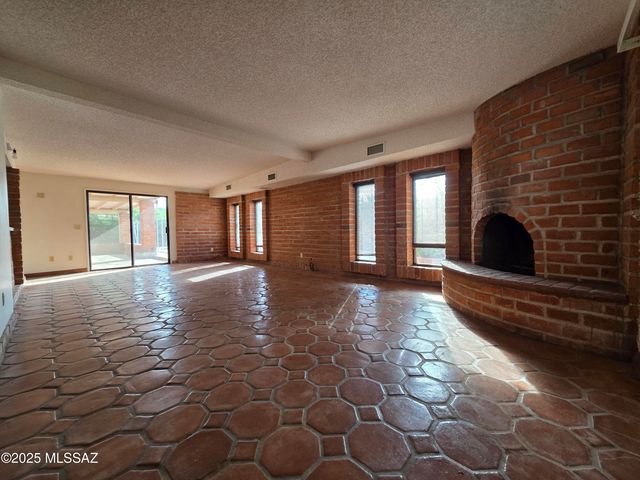 8438 E 5th Street, Tucson, AZ 85710