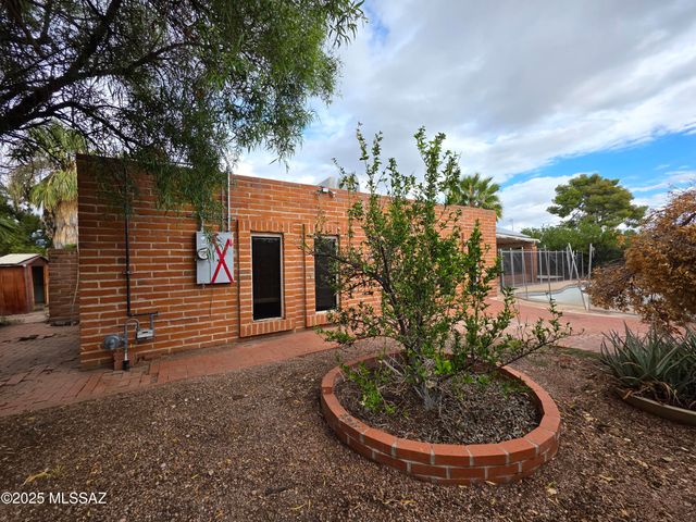 8438 E 5th Street, Tucson, AZ 85710