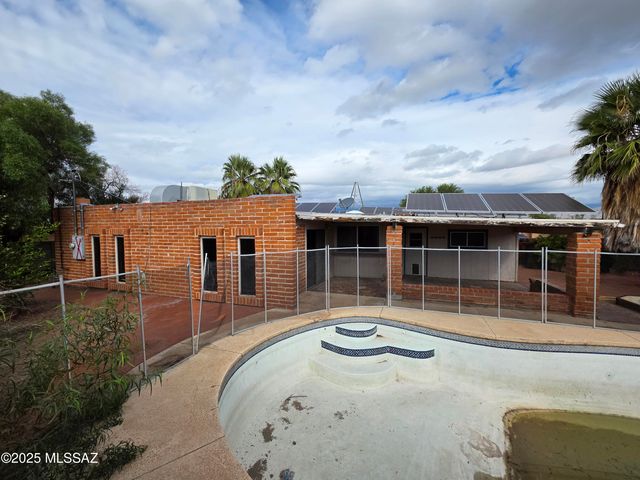 8438 E 5th Street, Tucson, AZ 85710