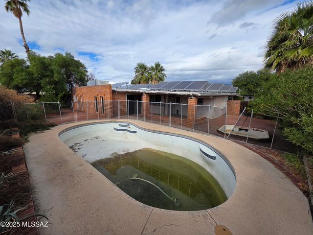 8438 E 5th Street, Tucson, AZ 85710