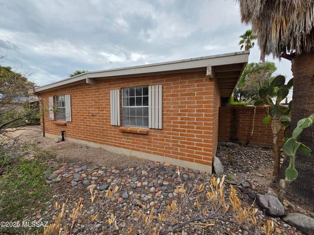 8438 E 5th Street, Tucson, AZ 85710